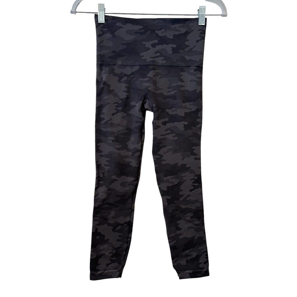 šµ Spanx Women's Camo Camouflage Stretchy Cropped Seamless Leggings - Size SP